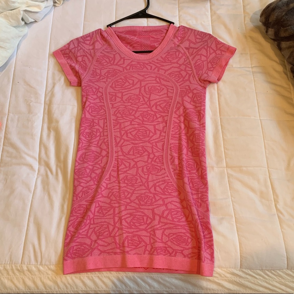 EUC lulu swiftly tech short sleeve pink rose